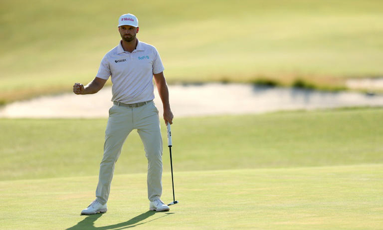 Clark wins despite hecklers but hopes not to be 'heel of the PGA'