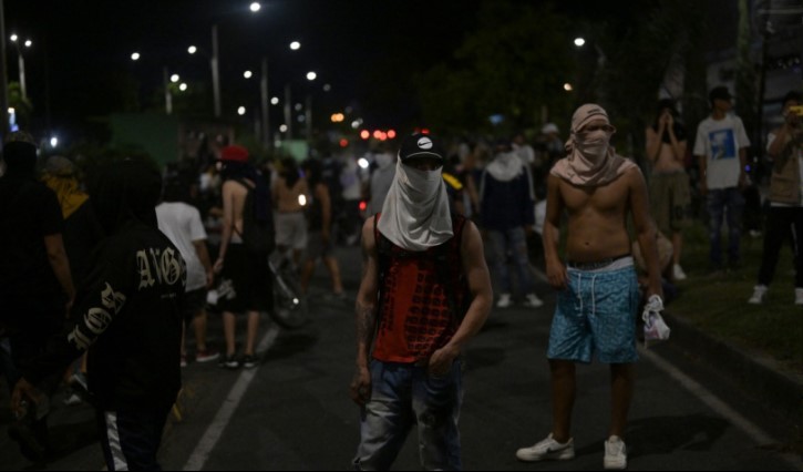 Protesters burn US flags, clash with riot police after Colombia vote