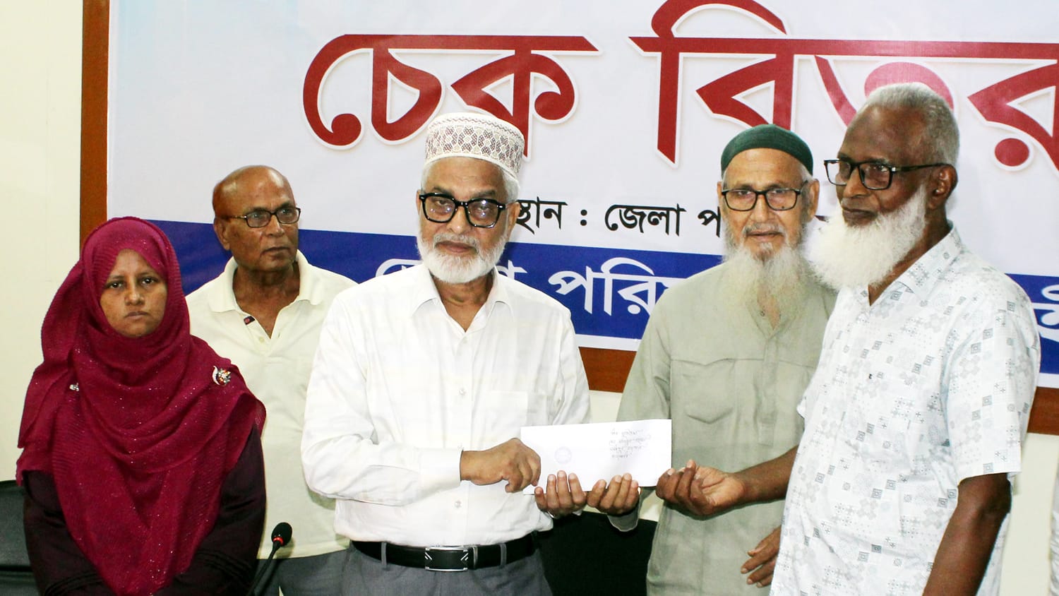 73 valiant freedom fighters receive financial assistance in Rajshahi