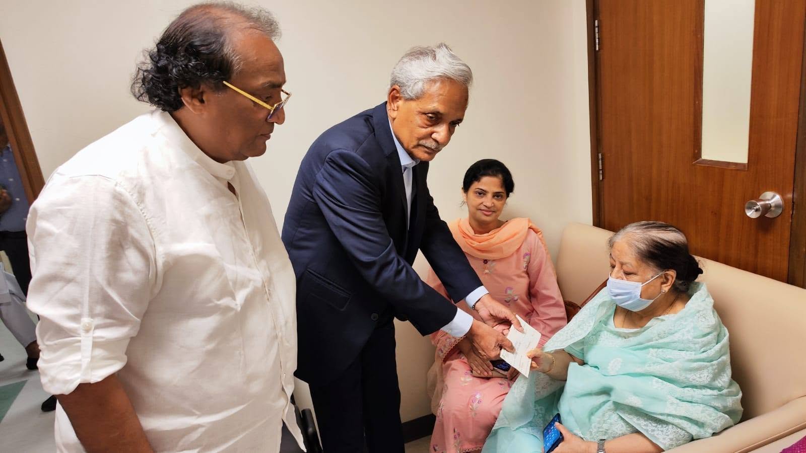 Cultural affairs minister, state minister visit ailing artist Mustafa Monwar 