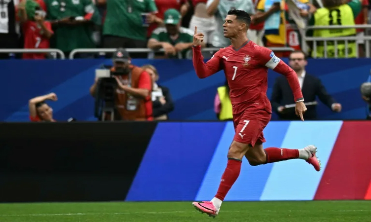 Ronaldo double fires Portugal, Ghana thwart England