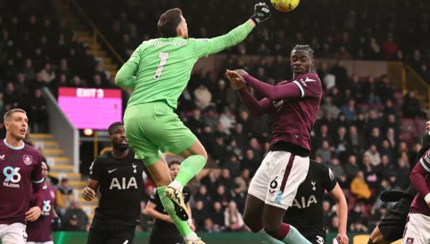 Spurs sign Dubravka as goalkeeper cover