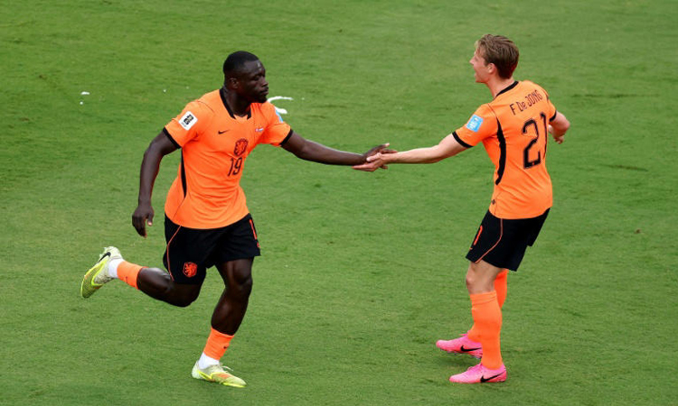 Dutch march into World Cup knockouts as group winners