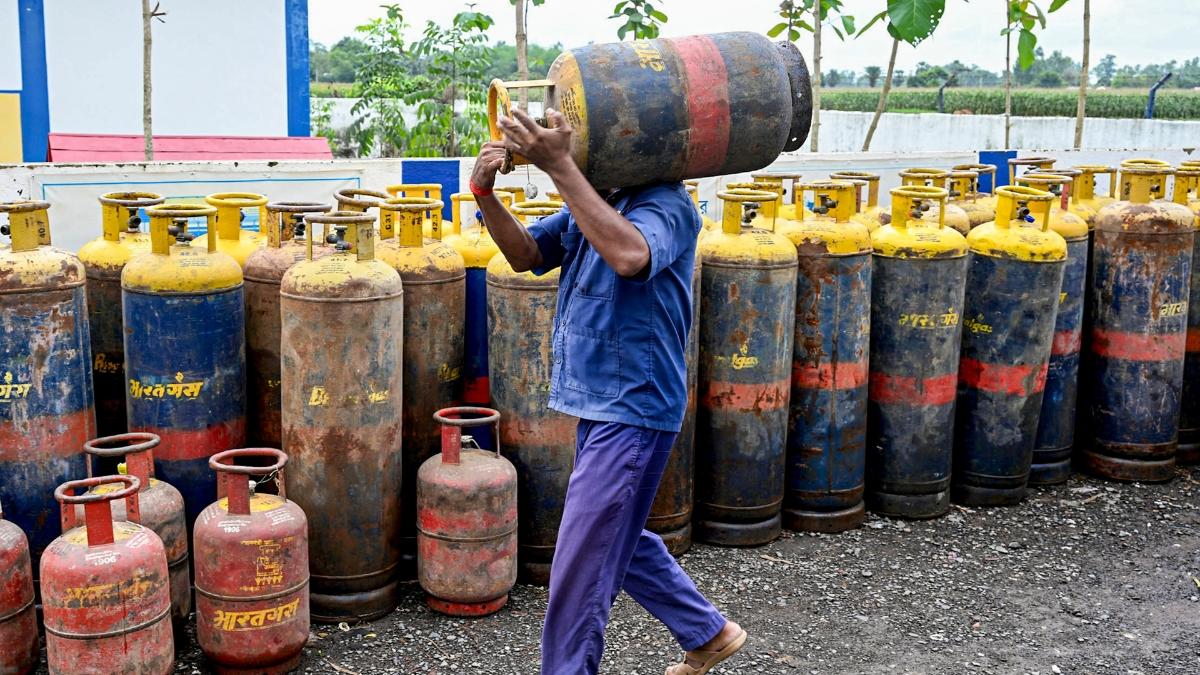 India ends restrictions on commercial gas after supply from Mideast eases