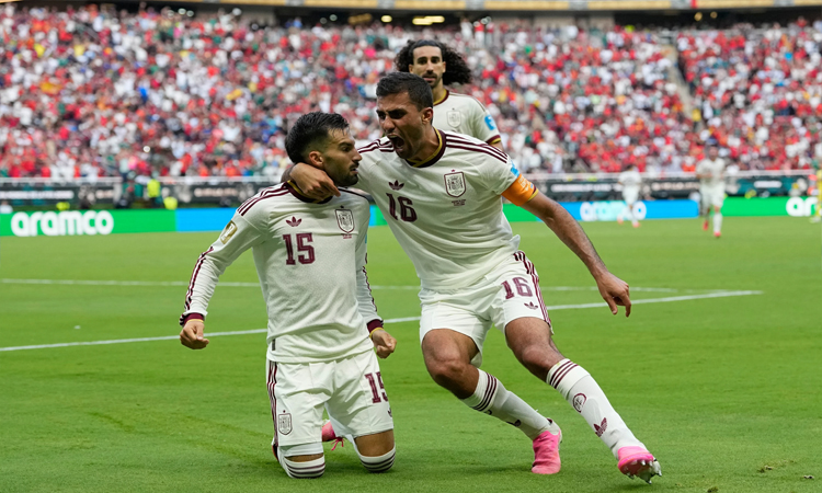 Spain beat Uruguay 1-0 to clinch World Cup Group H top spot