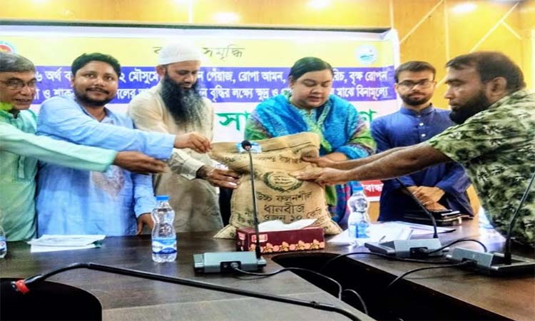 5,900 farmers receive free seeds, fertilisers in Gobindaganj