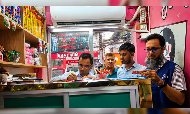 Shop fined over selling cakes, pastries without BSTI approval in Rajshahi