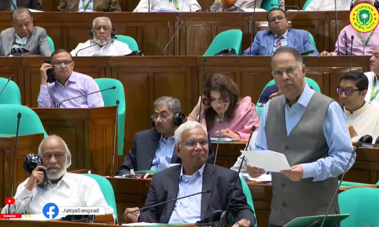 Govt prioritising renewable energy to rebuild power sector: Power Minister