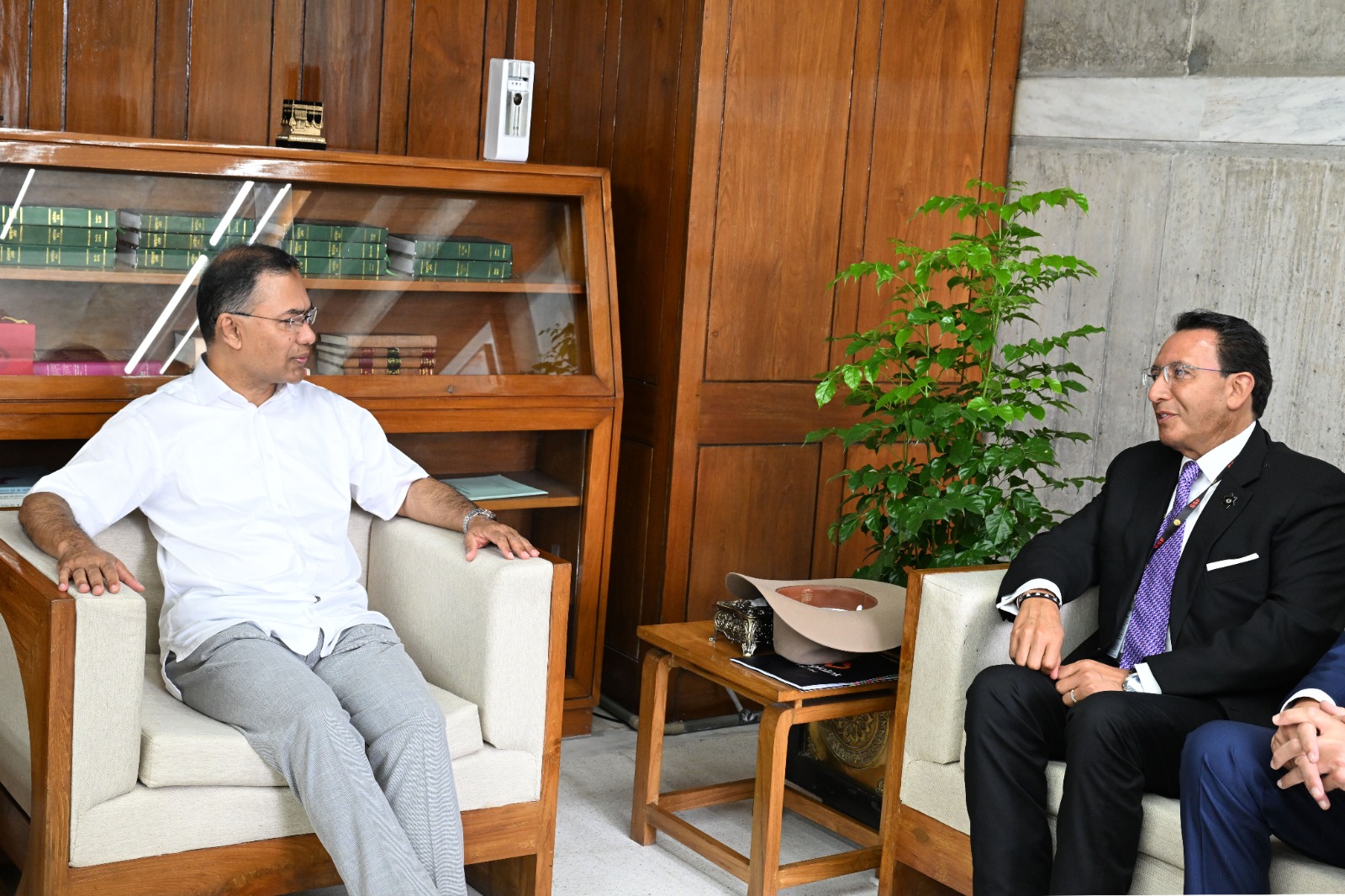 PM asks Banglalink to reduce internet price