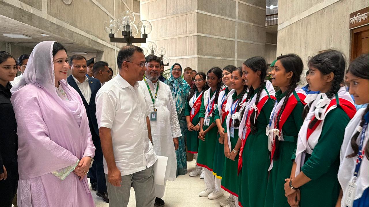 PM urges students to prepare themselves to serve nation