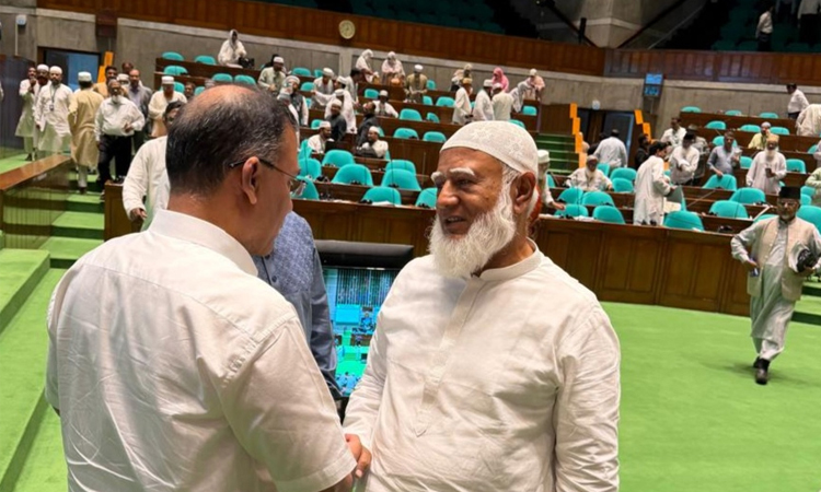 PM, opposition leader exchange greetings