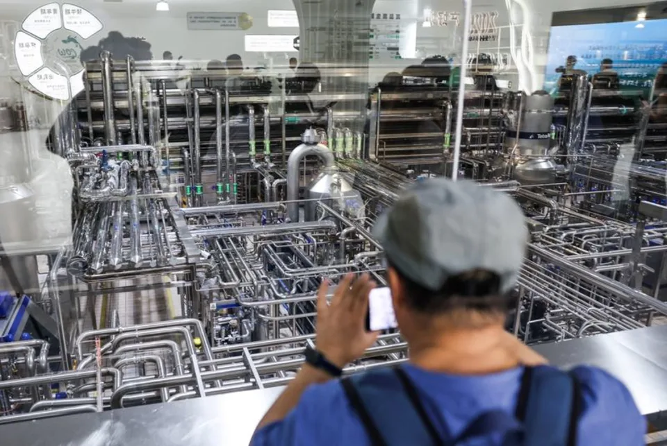 China's factory activity tops forecasts in June