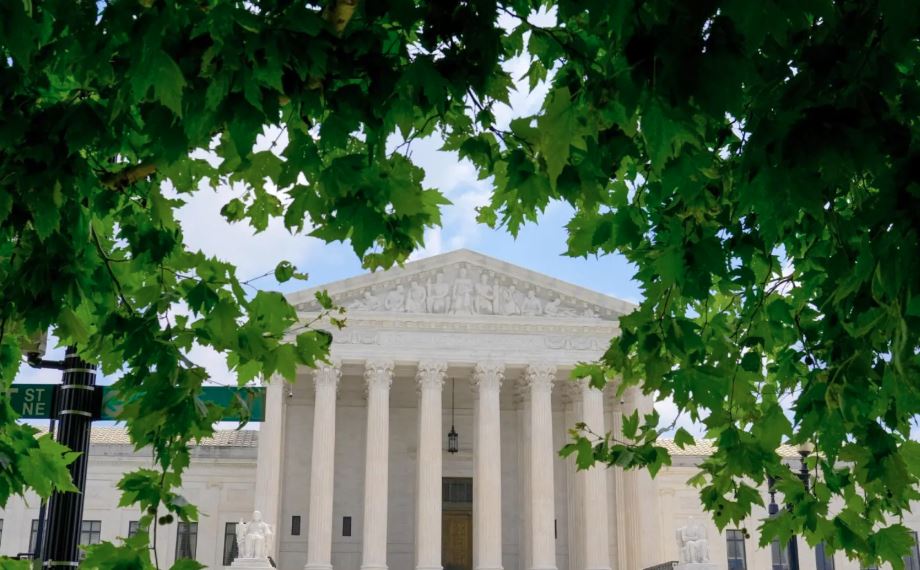 US Supreme Court lifts campaign spending restrictions ahead of midterms