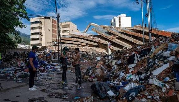 Death toll from Venezuela quakes rises to 1,943: official