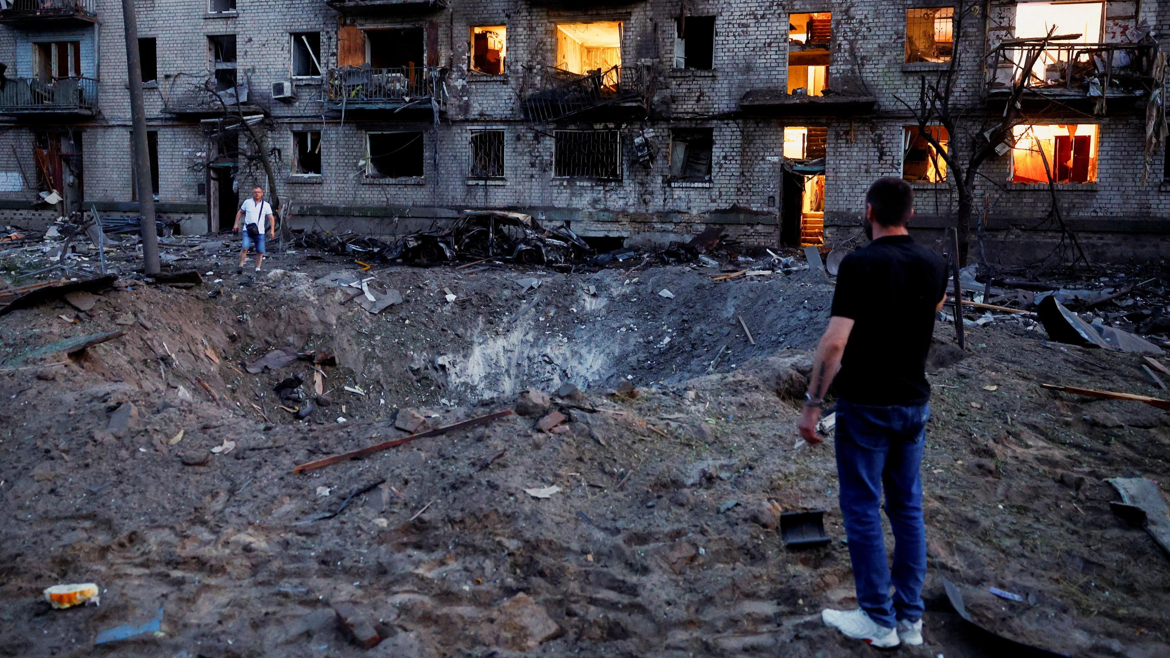 Overnight Russian attacks on Kyiv kill at least 13