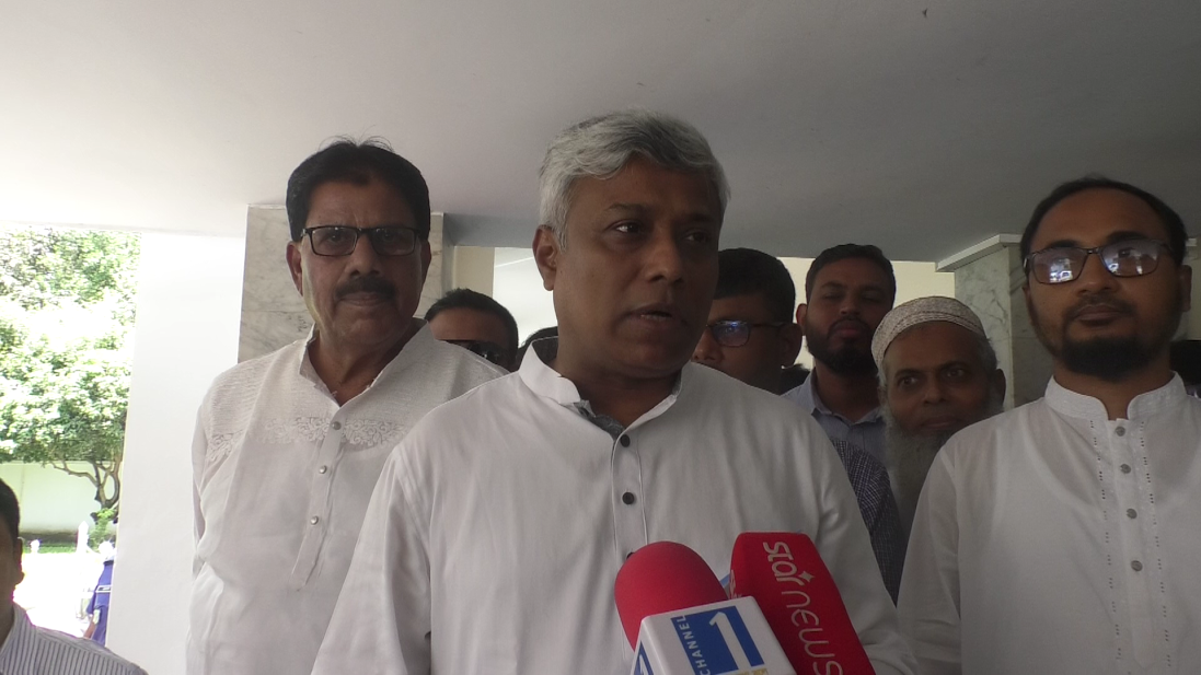 Govt to reduce fuel price gradually: Amit