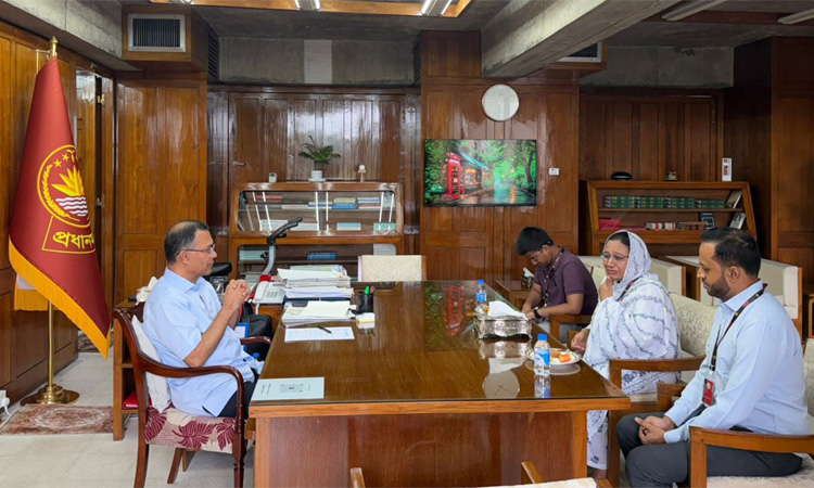 July martyr's mother meets PM with cancer-stricken son, gets job assurance