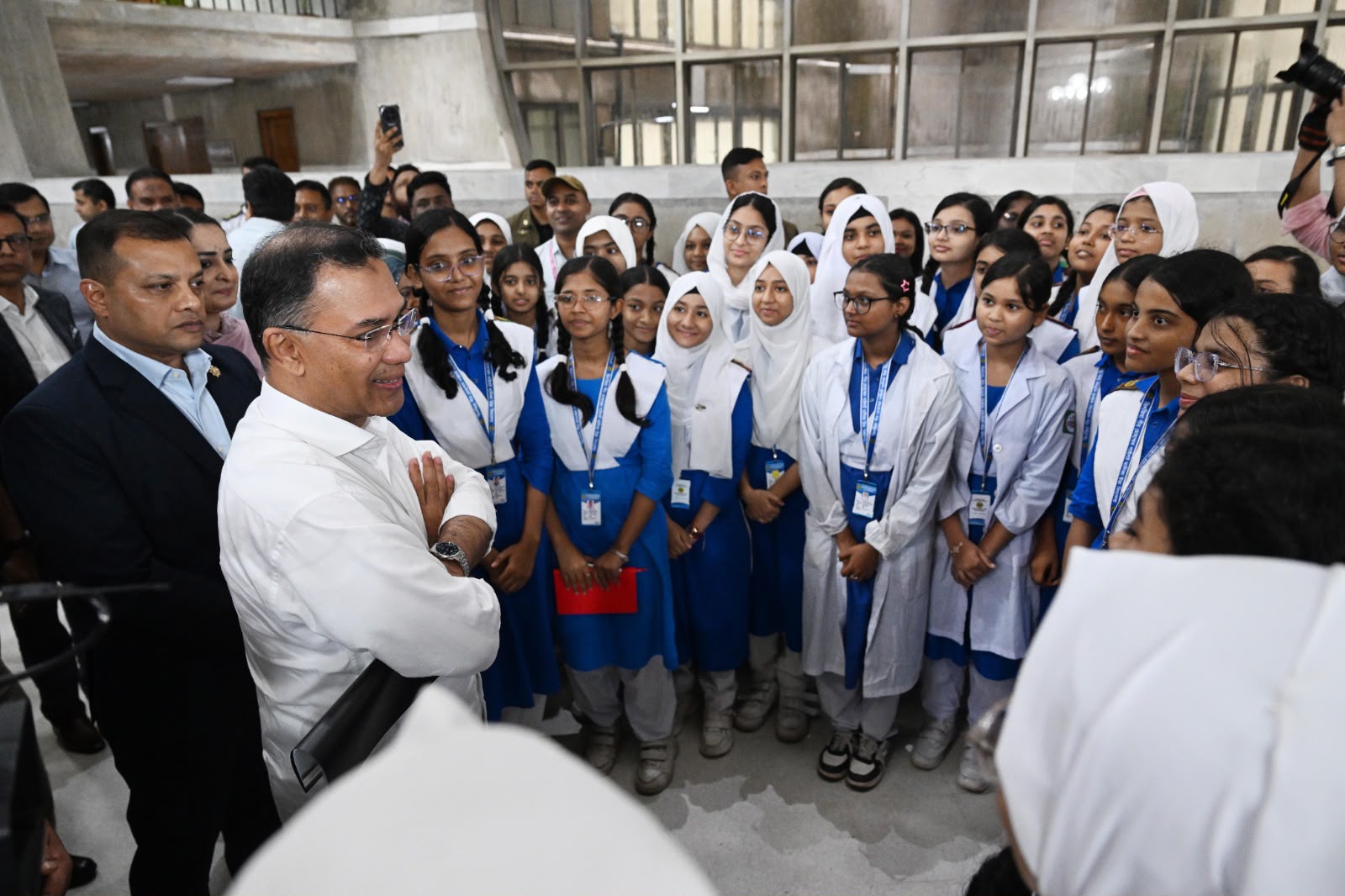 PM urges students to develop themselves into skilled, able citizens 