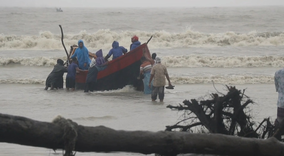 13 fishermen missing as three trawlers capsize in Bay