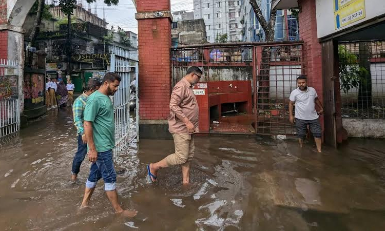 MCC draining stagnant water as city flooded after heavy rainfall