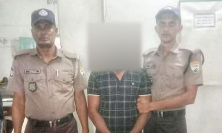 Man held with gold bars worth TK  1.10  crore at Khulna Railway Station