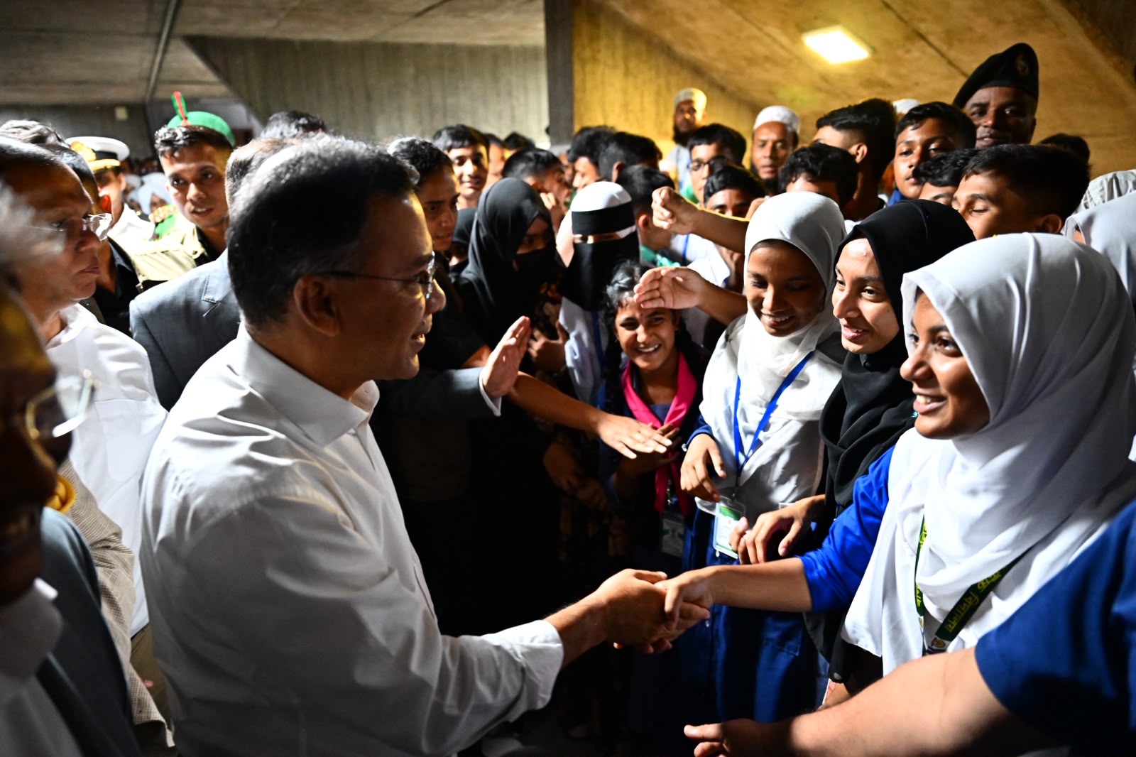 PM urges students to become responsible citizens