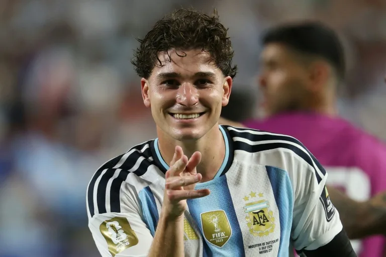 Argentina know how to suffer, says Alvarez after Swiss World Cup test