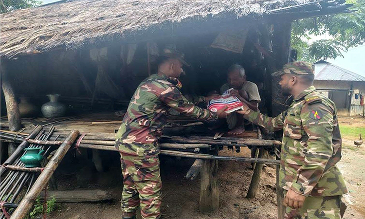 Army continues humanitarian assistance in flood-hit areas of Ctg