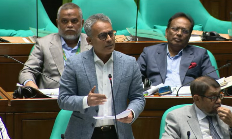Govt targets converting 30pc of road vehicles to electric by 2030: Minister 