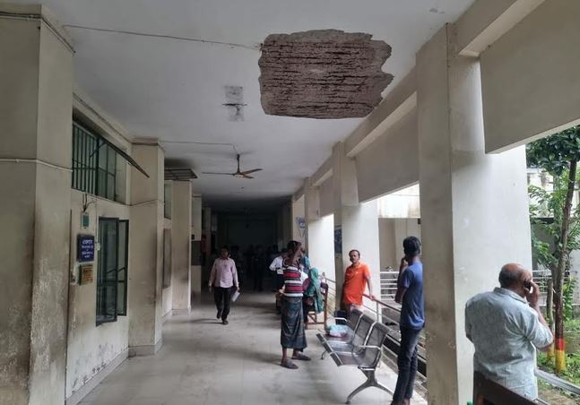 Five injured as plaster collapses at Bagerhat Judge's Court