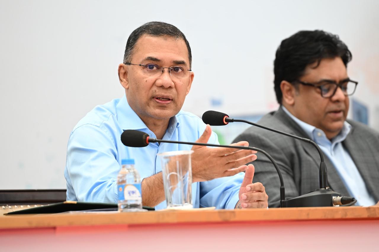 PM urges youths to become entrepreneurs braving challenges 