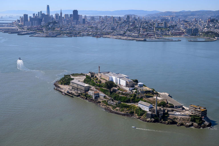 One dead, 2 missing after boat sinks near San Francisco's Alcatraz
