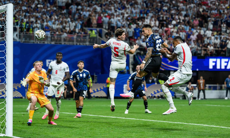 Argentina beat England 2-1 to reach World Cup final