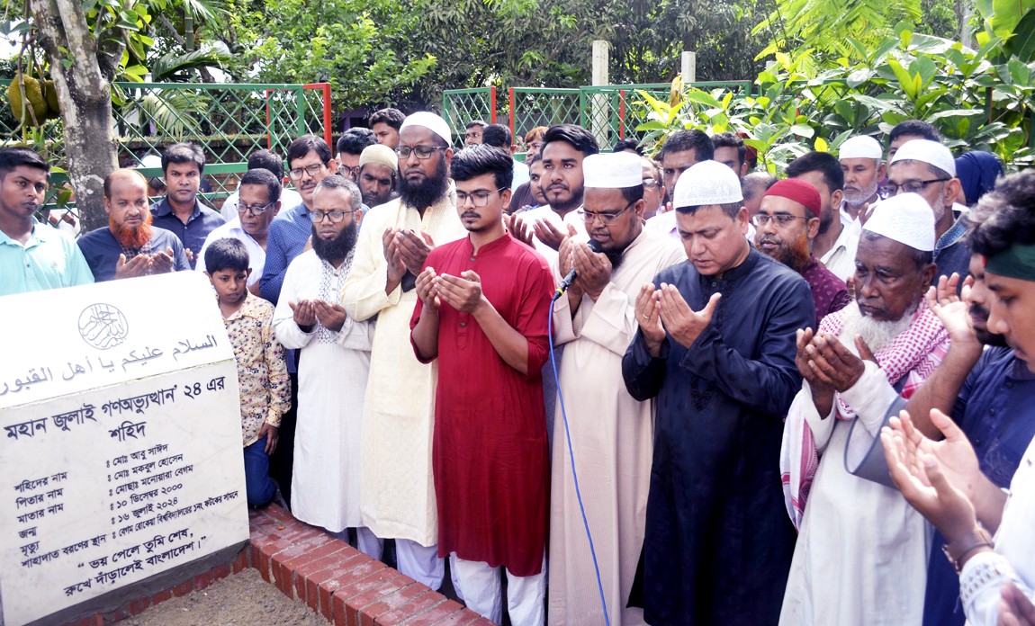 BRUR VC, fellow July fighters visit martyr Abu Sayed's grave