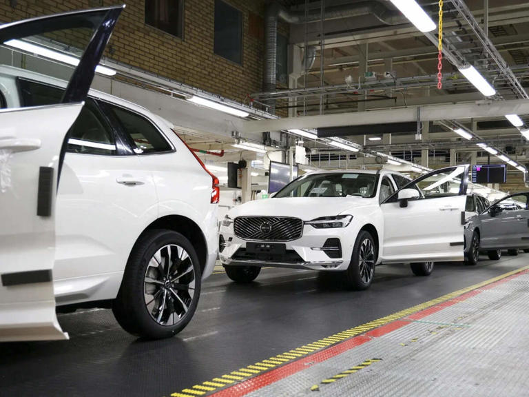 Volvo Cars sees declining sales in 'challenging' environment