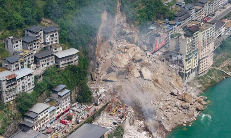 China landslide kills 8, at least 34 missing: officials