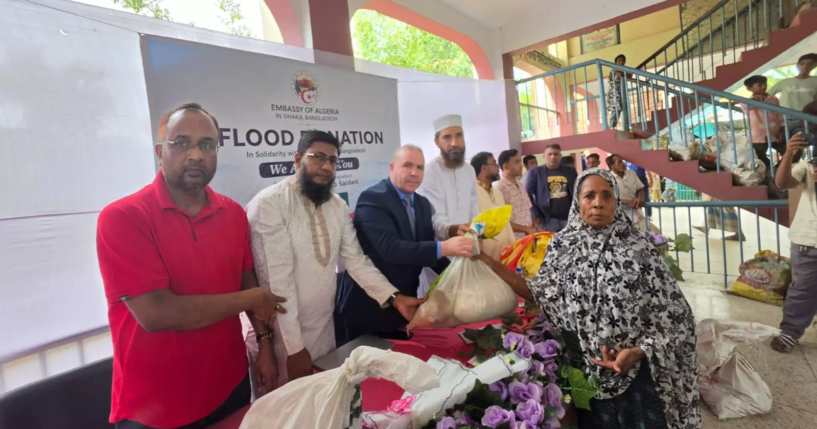 Algerian Ambassador distributes relief among flood-hit families