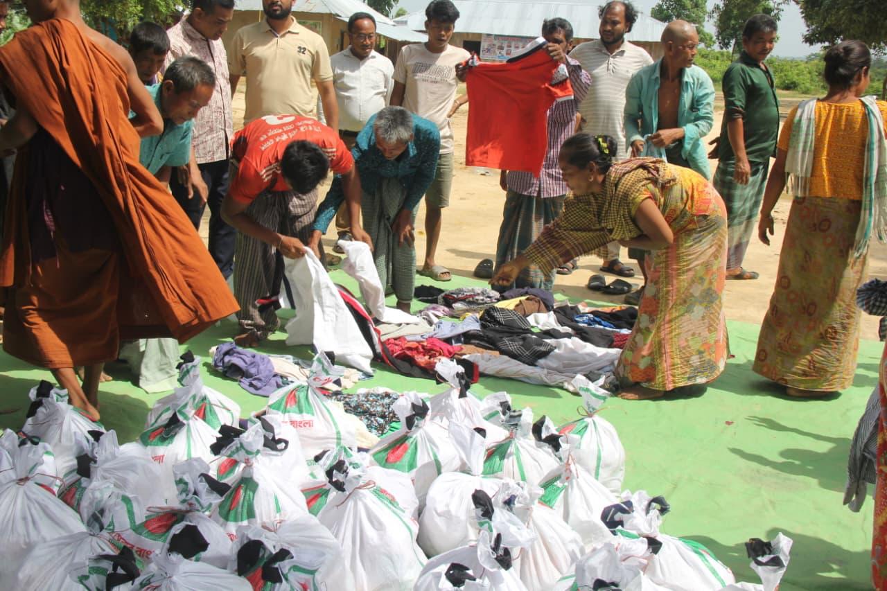 BRAC university volunteers team conducts relief efforts in Matiranga, Khagrachhari