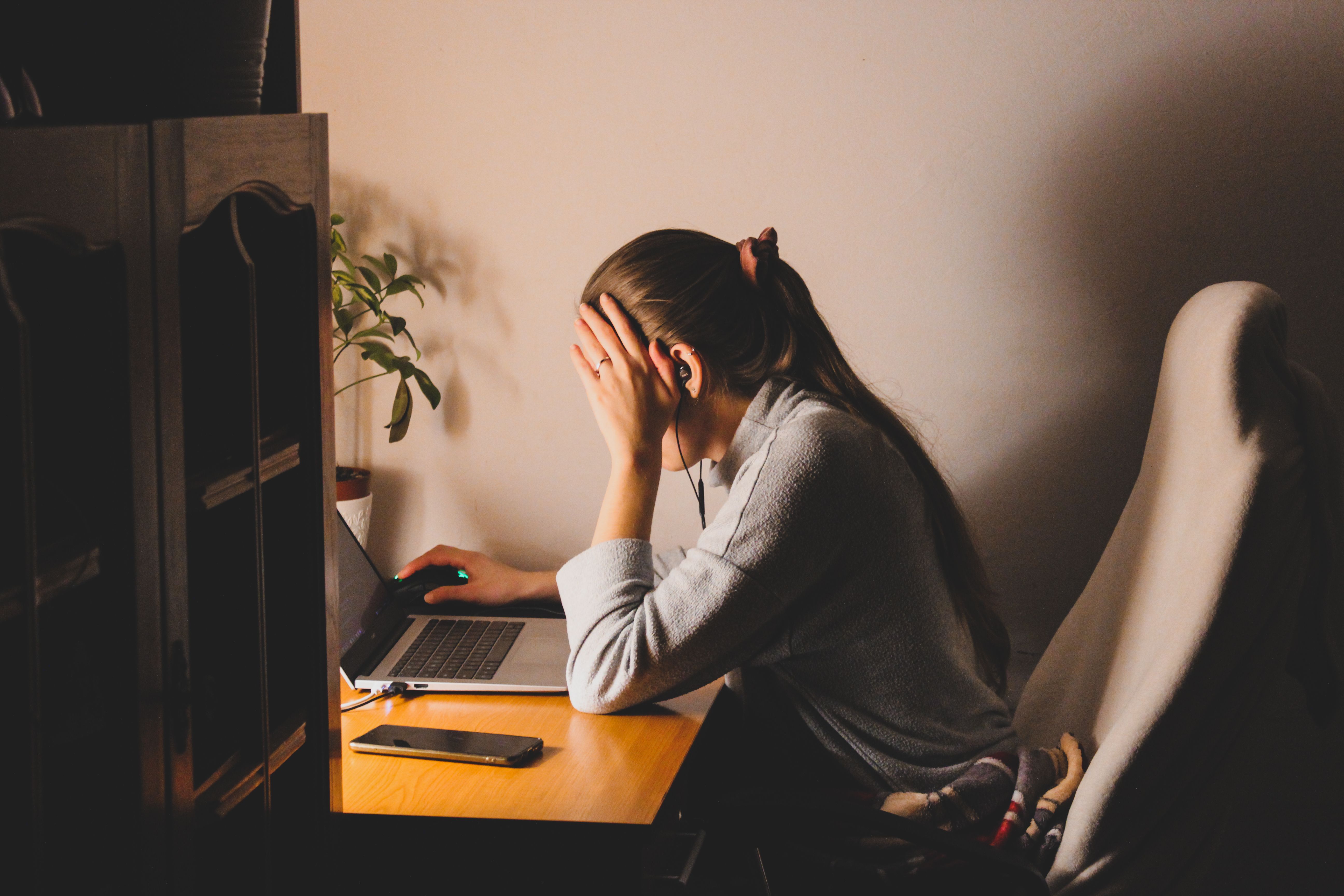 Govt pledges tougher action against online violence targeting women