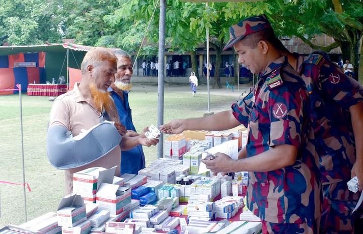 BGB provides medical treatment to Chapainawabganj frontier