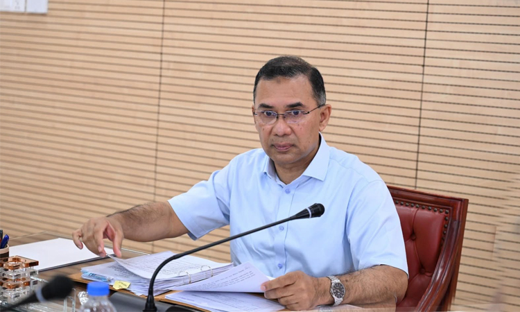 PM chairs ECNEC meeting at Secretariat