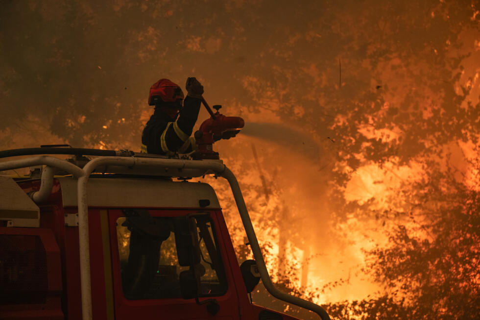 Devastating wildfires send 267,000 fleeing in France and Spain