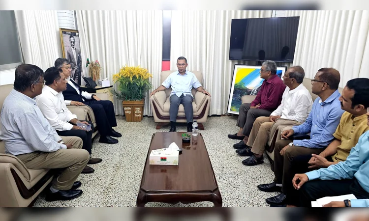 Newly appointed contractual officials call on PM 