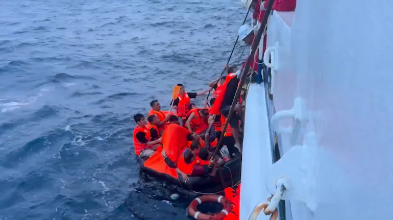 23 missing after Vietnamese ship sinks in South China Sea: Chinese state media