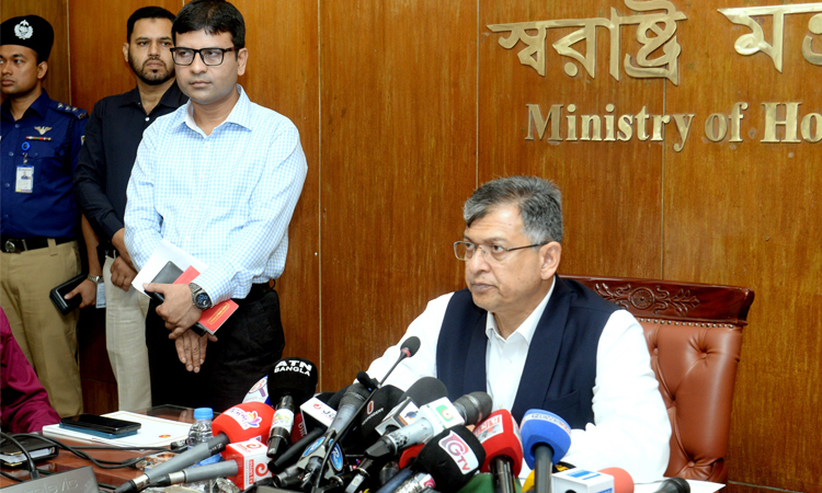 Home minister stresses reward, punishment policy in police 