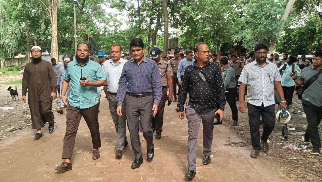Illegal structures from Suhrawardy Udyan evicted