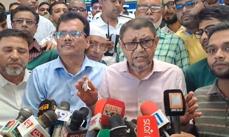 Sakhawat makes surprise inspection of Satkhira hospitals