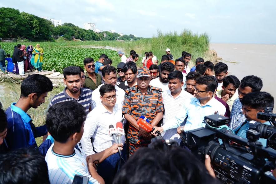 Boat capsizes in Padma River in Rajshahi: 2 remain missing