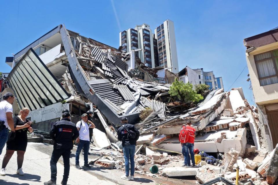 Colombia scrambles to find survivors as quake kills 111