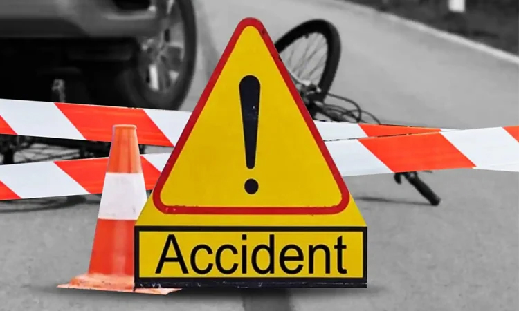 3 killed, 15 injured in bus-truck collision in Chandpur